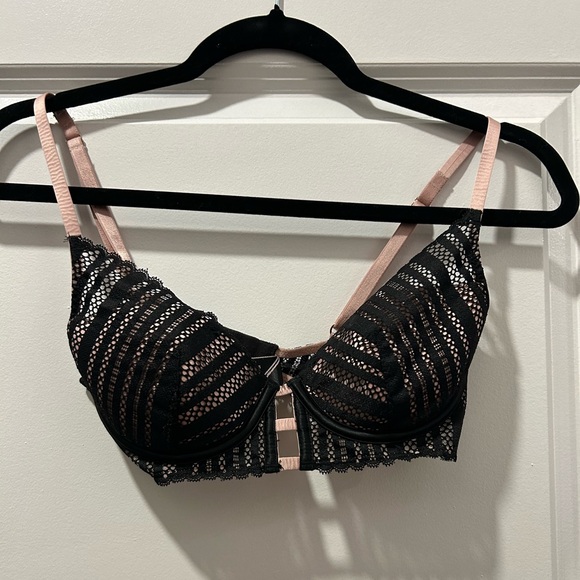 Victoria’s Secret 32C black and pink bra - Picture 1 of 3